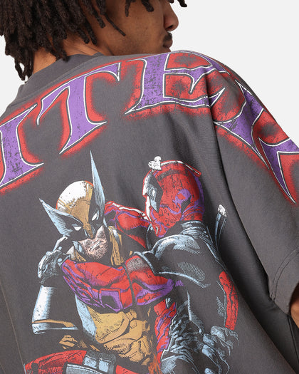 DEADPOOL OVERPRINT TEE - Vintage Charcoa