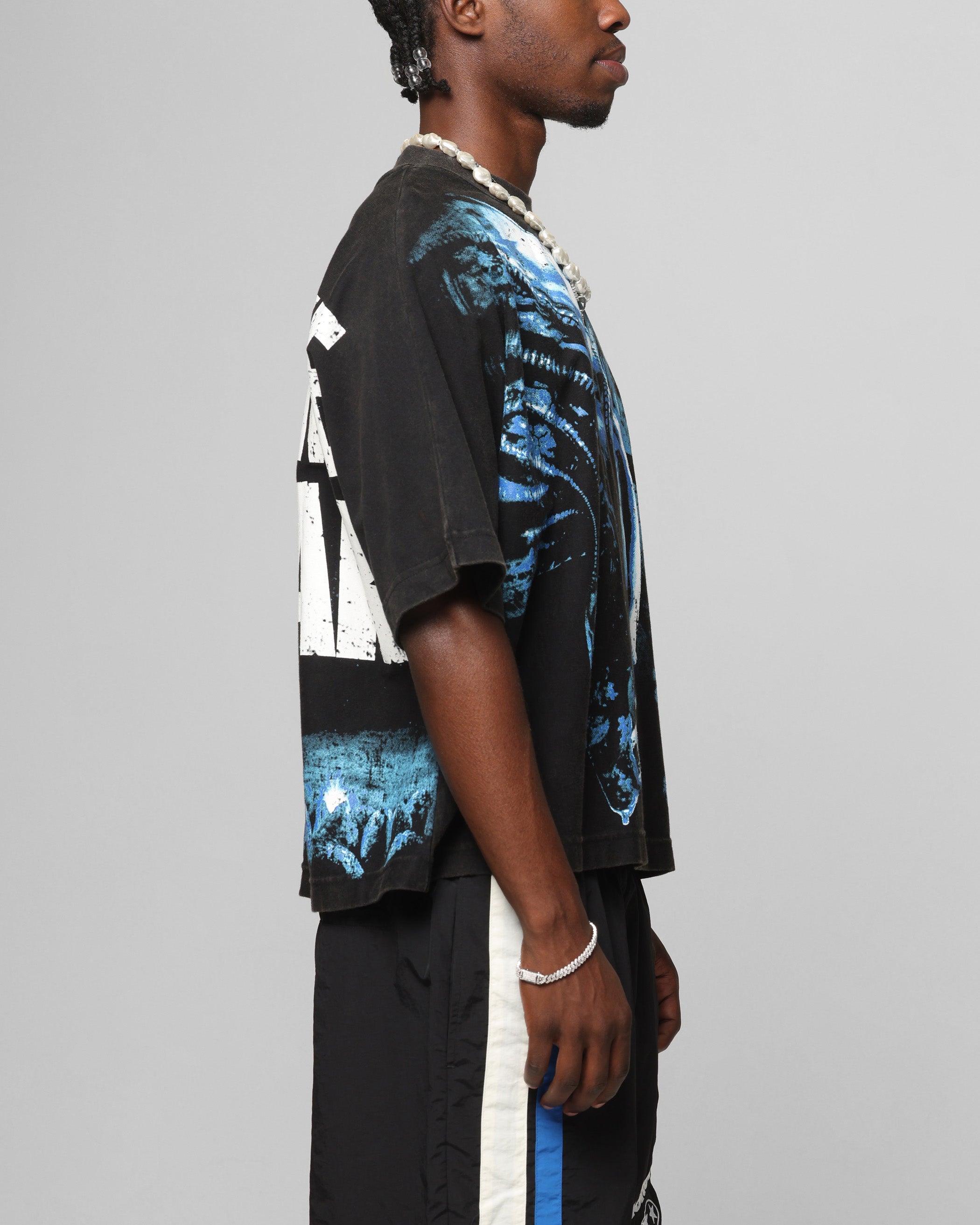 Alien It's War Boxy T-Shirt Washed Black | Loiter