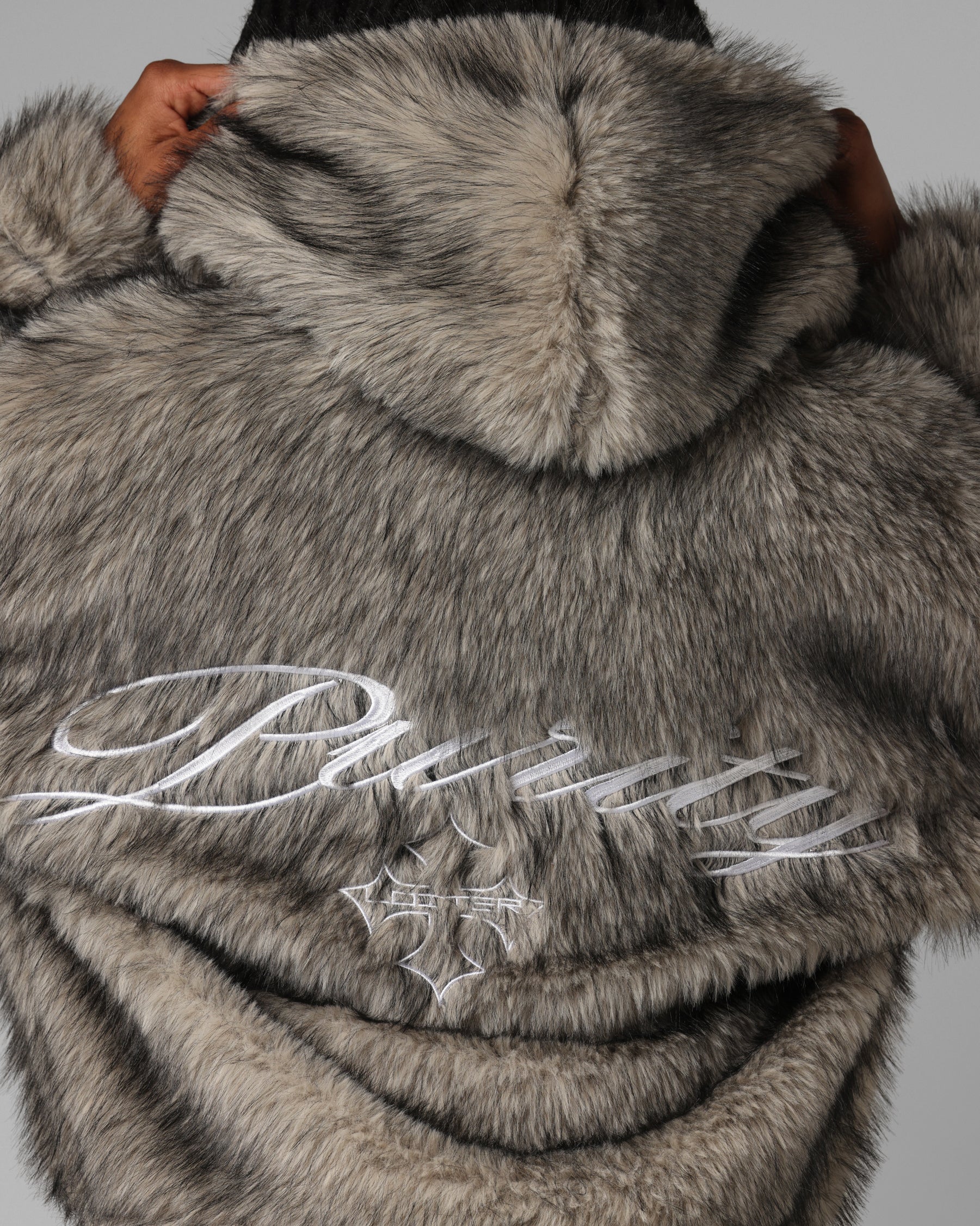 ジャケット・アウター EMBROIDERED FAUX FUR HOODED JACKET WHITE Unisex Faux Fur Hooded Jacket - WHITE